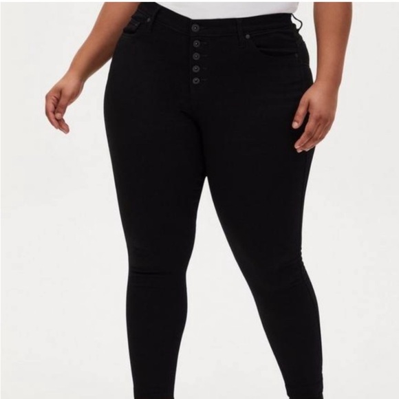 NWT Torrid Bombshell Skinny Jeans Black High Rise Size 26 Short - Picture 1 of 8